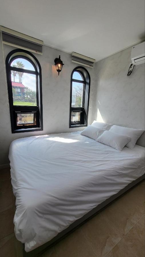 Hotel Aewol Coast 34 à Jeju Extérieur photo